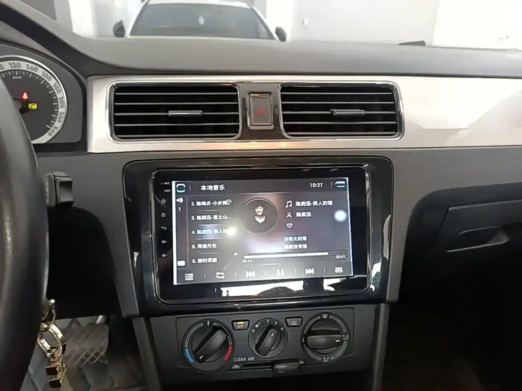 Skoda Rapid — миниатюра 13