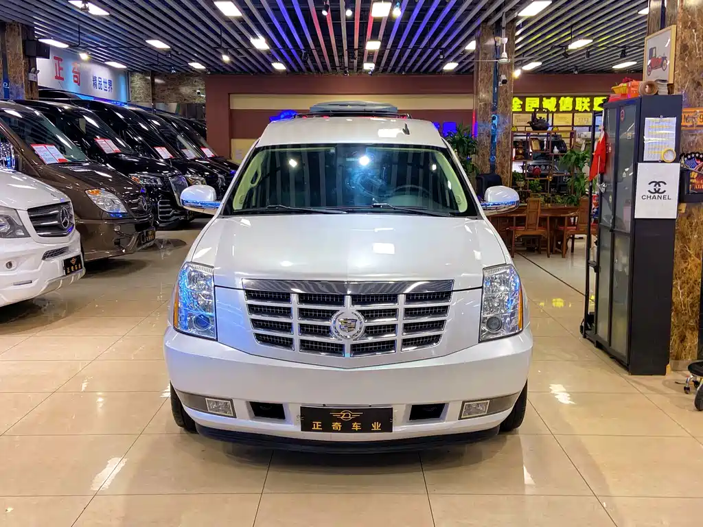 Cadillac Escalade — миниатюра 2