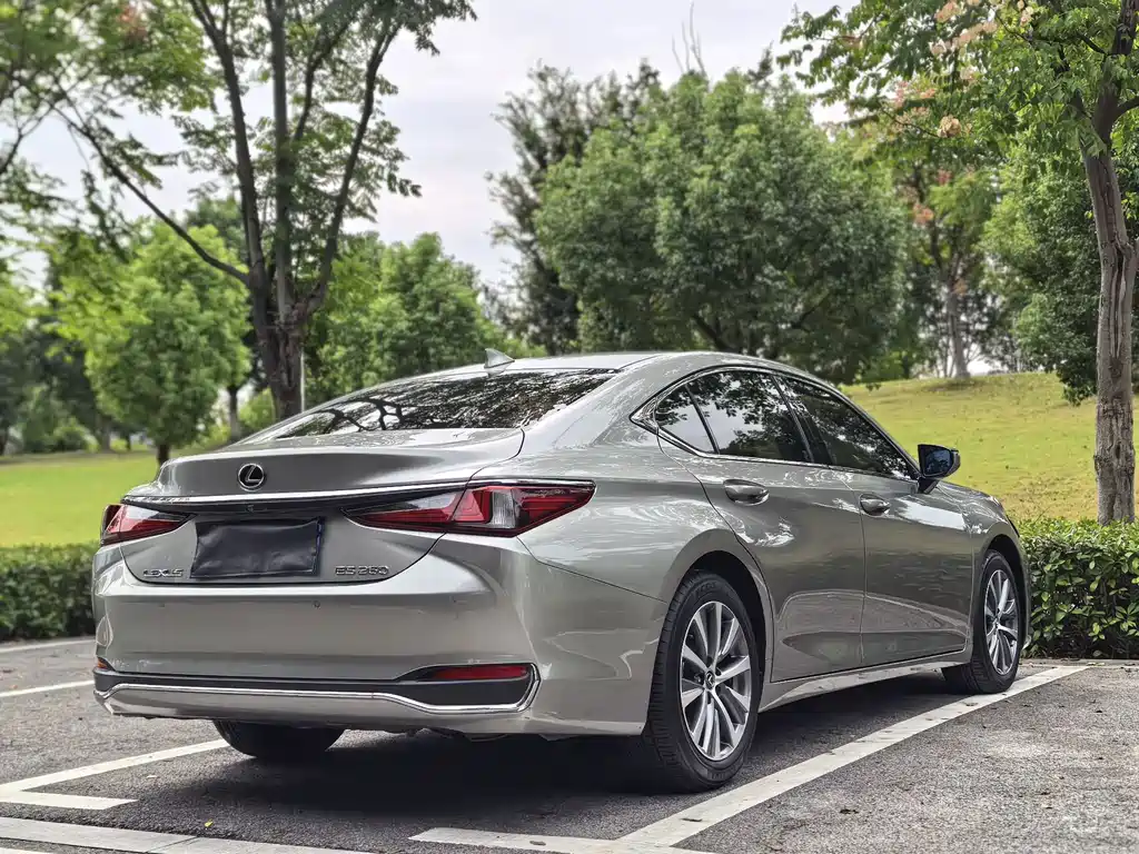 Lexus ES — миниатюра 16