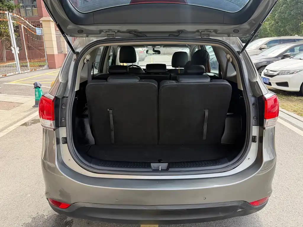 Kia Carens — миниатюра 11
