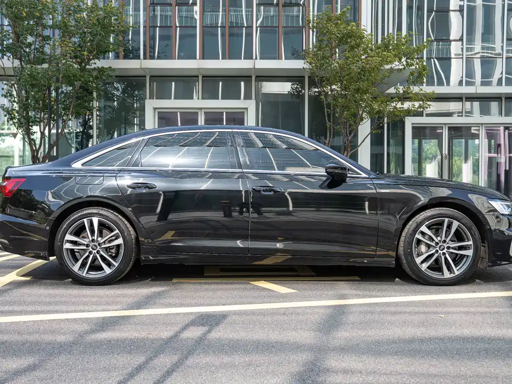 Audi A6L 2023 — фото 4