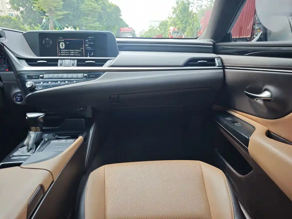 Lexus ES — миниатюра 20