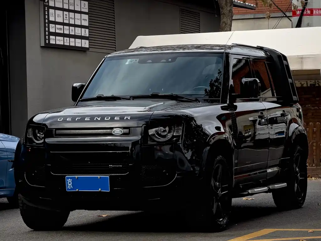Land Rover Defender 2023
