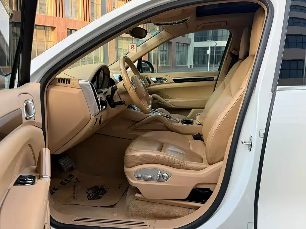 Porsche Cayenne — миниатюра 4
