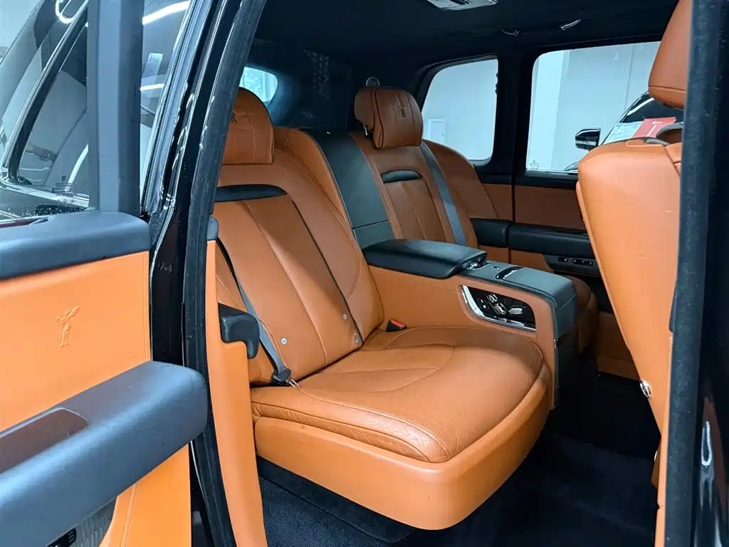 Rolls-Royce Cullinan 2018 мест