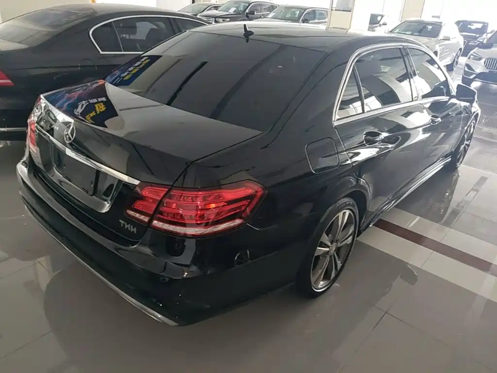 Mercedes-Benz E-Class — миниатюра 7