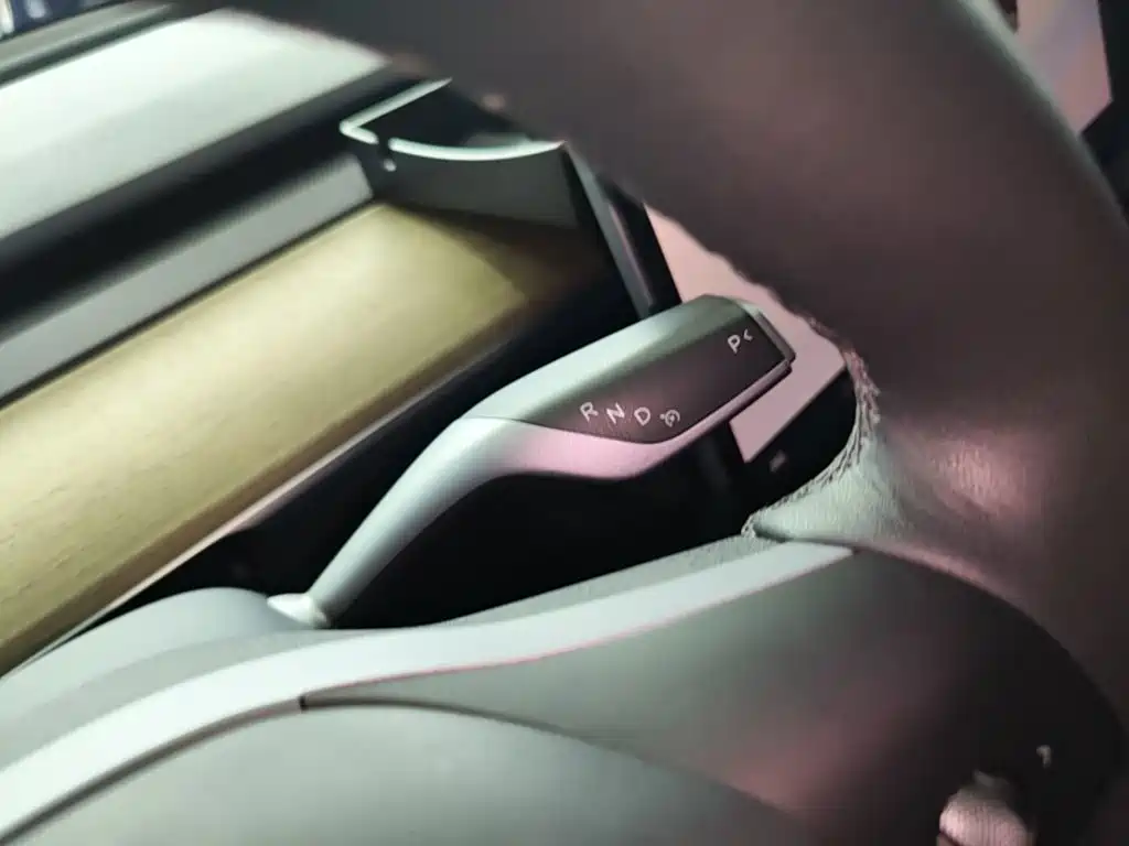 Tesla Model Y — миниатюра 14