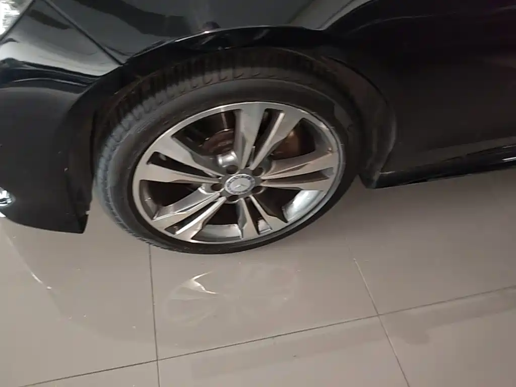 Mercedes-Benz E-Class — миниатюра 23