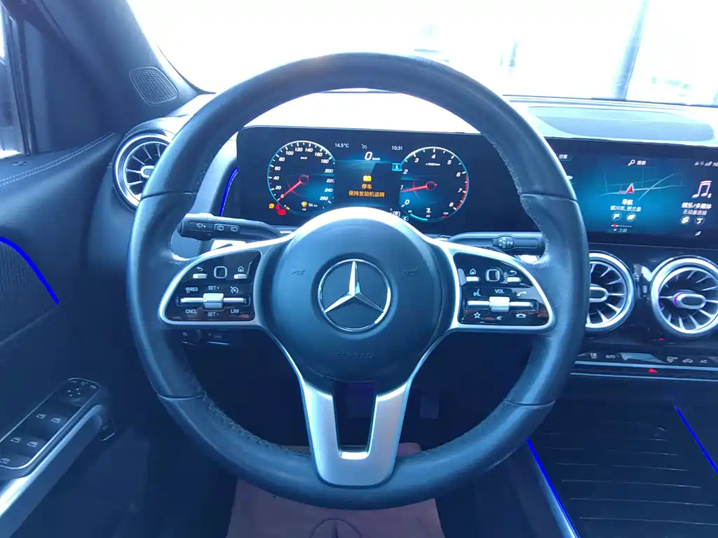 Mercedes-Benz GLB — миниатюра 11