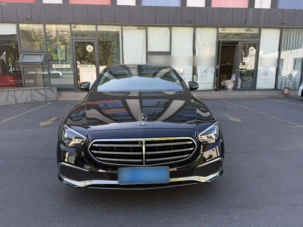 Mercedes-Benz E-Class — миниатюра 3