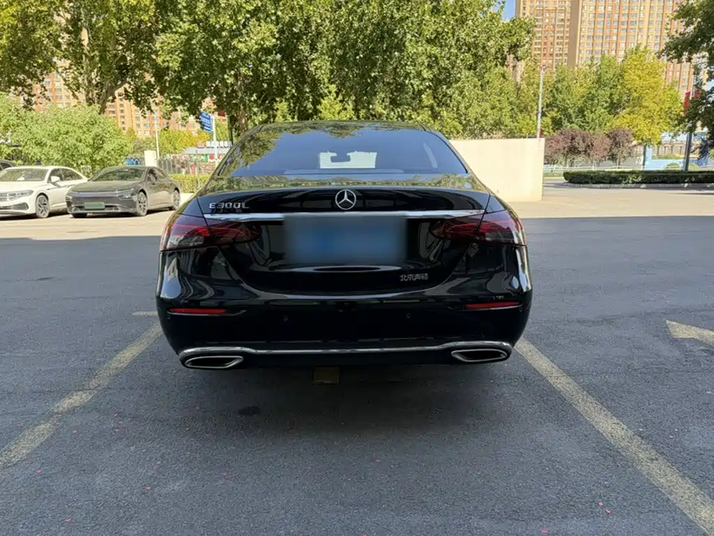 Mercedes-Benz E-Class — миниатюра 6