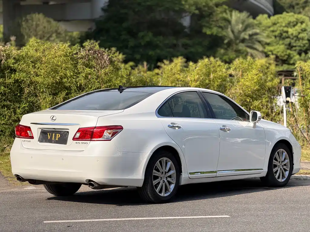 Lexus ES — миниатюра 14