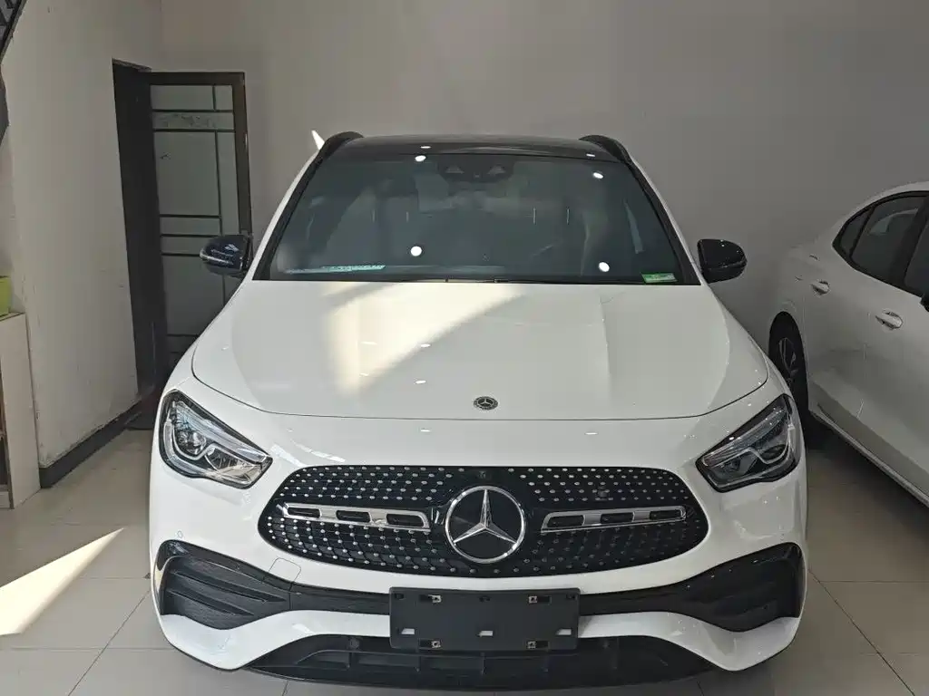 MERCEDES-BENZ GLA