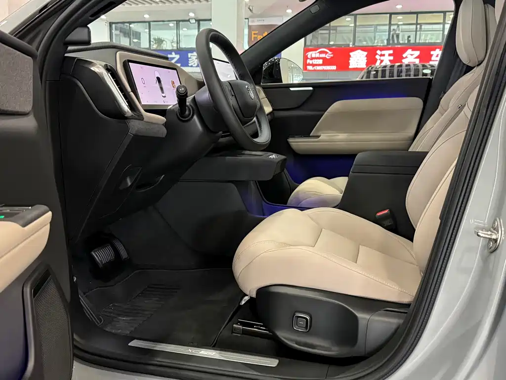 Volvo XC70 PHEV — миниатюра 6