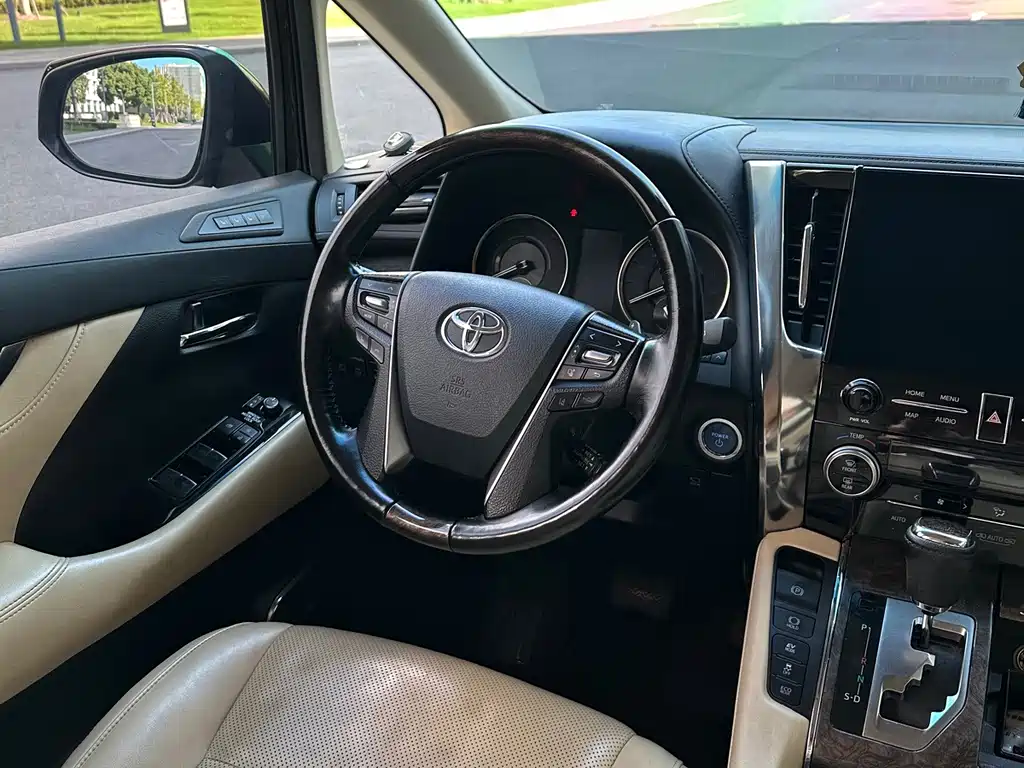 Toyota Alphard 2021 — фото 17