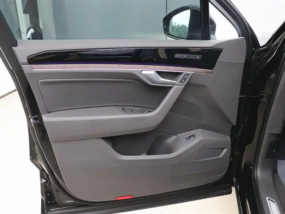Volkswagen Touareg 2023 3.0TSI Sport