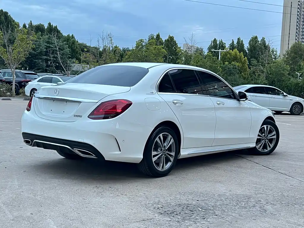 Mercedes-Benz C-Class — миниатюра 6