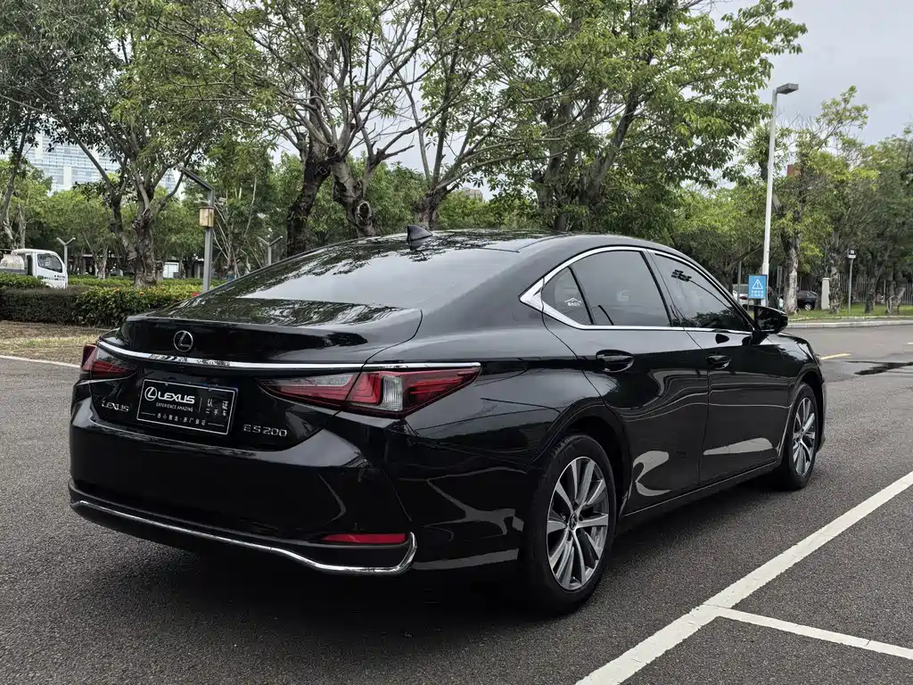 Lexus ES — миниатюра 7