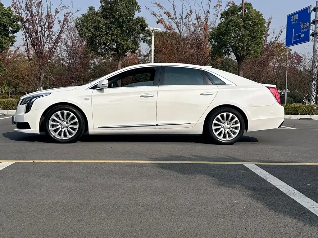 CADILLAC XTS