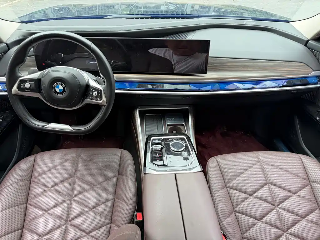 BMW 7 Series — миниатюра 10
