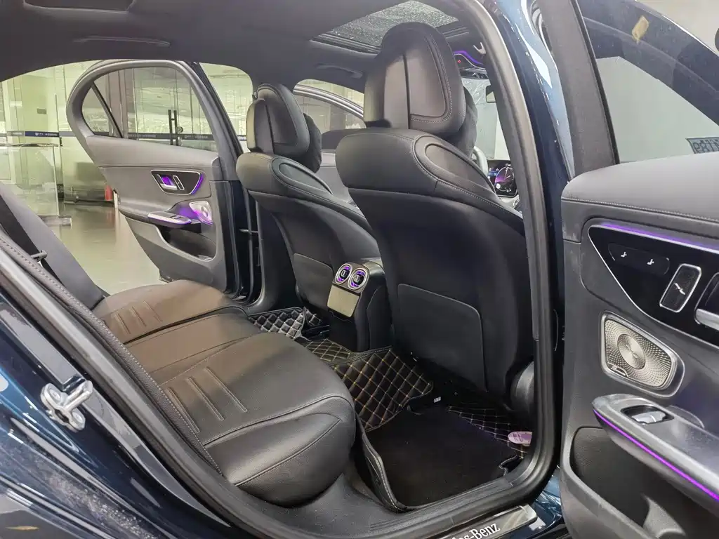 Mercedes-Benz C-Class — миниатюра 12