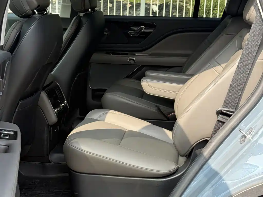 Lincoln Aviator — миниатюра 13