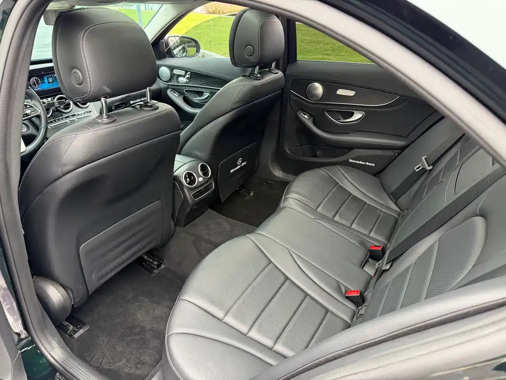 Mercedes-Benz C-Class — миниатюра 8