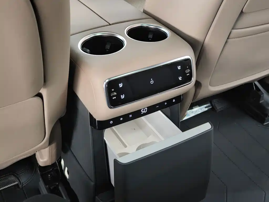 Li Auto Li L8 — миниатюра 6
