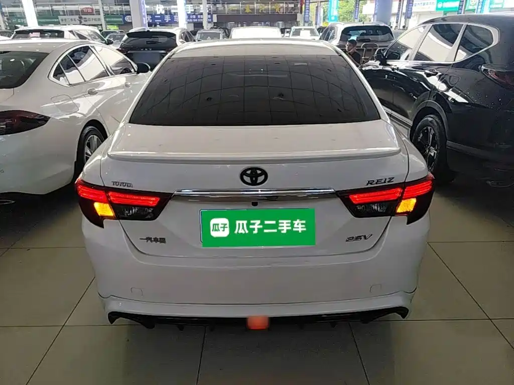 Toyota Reiz — миниатюра 6