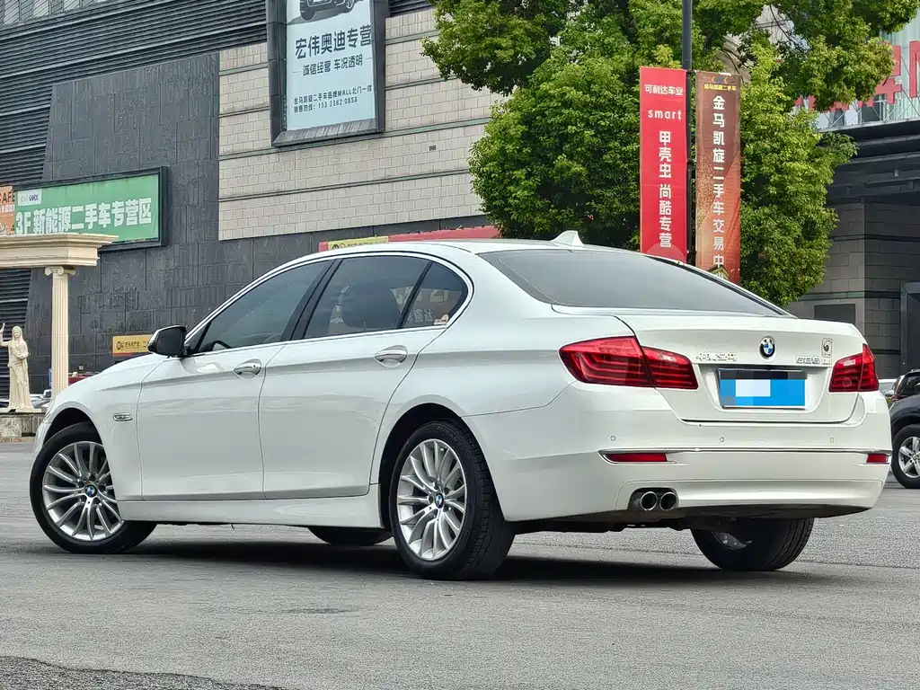 BMW 5 Series — миниатюра 4