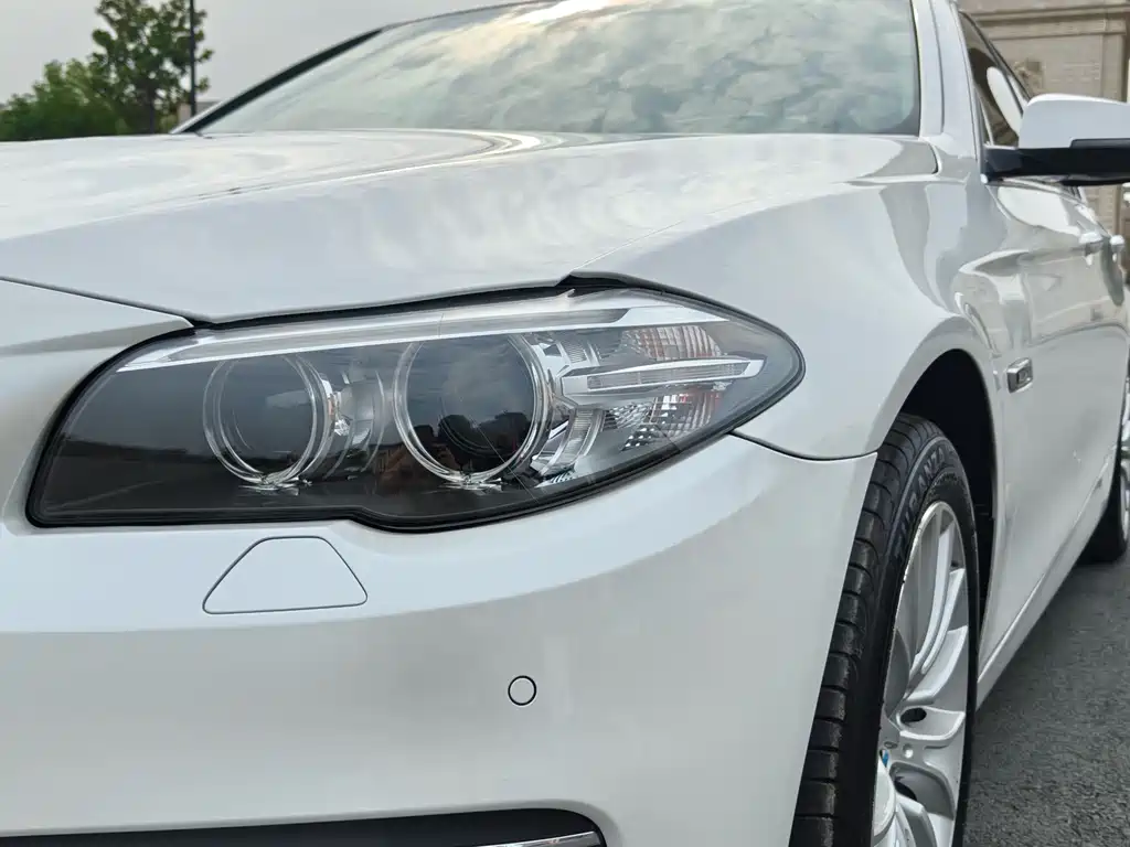 BMW 5 Series — миниатюра 8