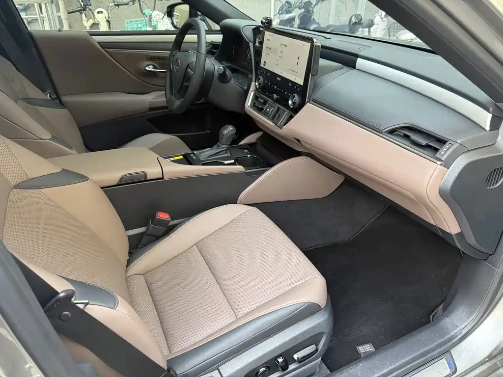 Lexus ES — миниатюра 15