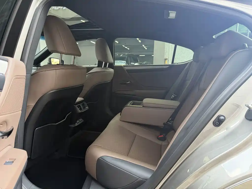 Lexus ES — миниатюра 10