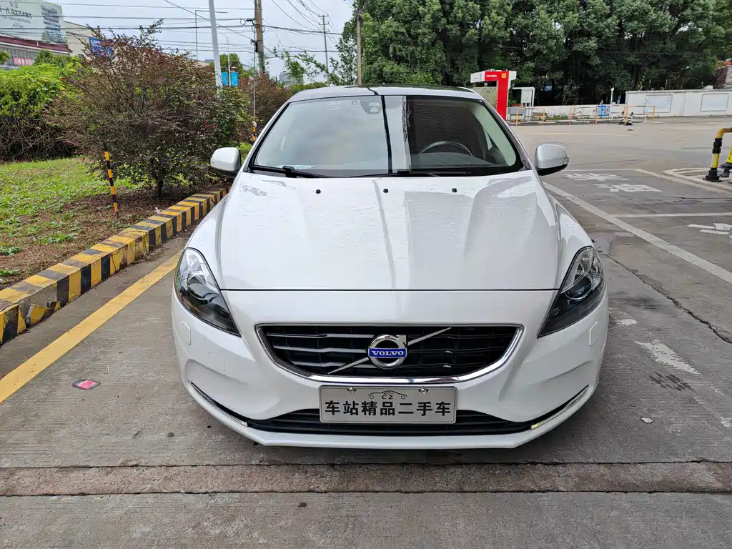Volvo V40 — миниатюра 2