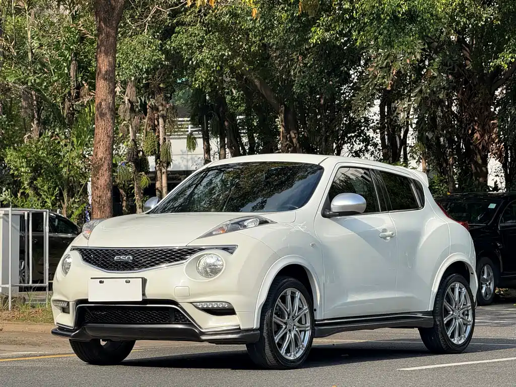 Купить Infiniti ESQ