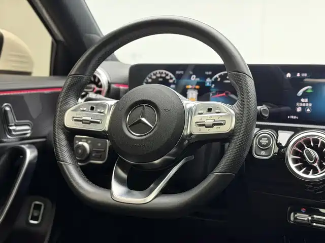 Mercedes-Benz A-Class 2023 — фото 12