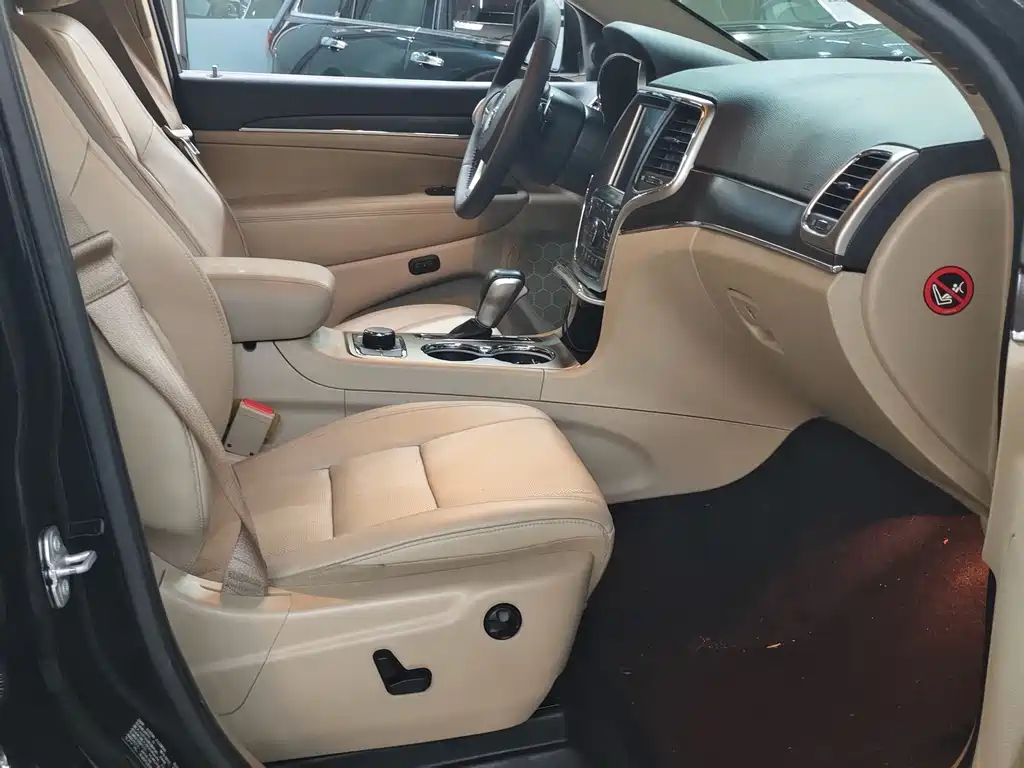 Jeep Grand Cherokee (Import) — миниатюра 12