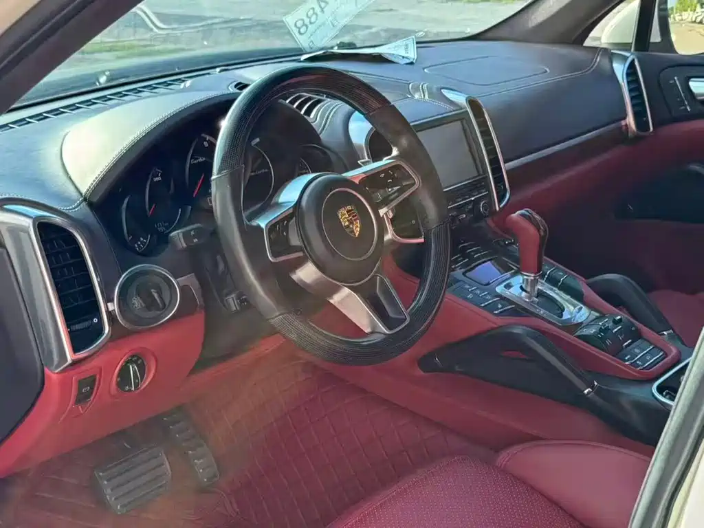 Porsche Cayenne — миниатюра 13