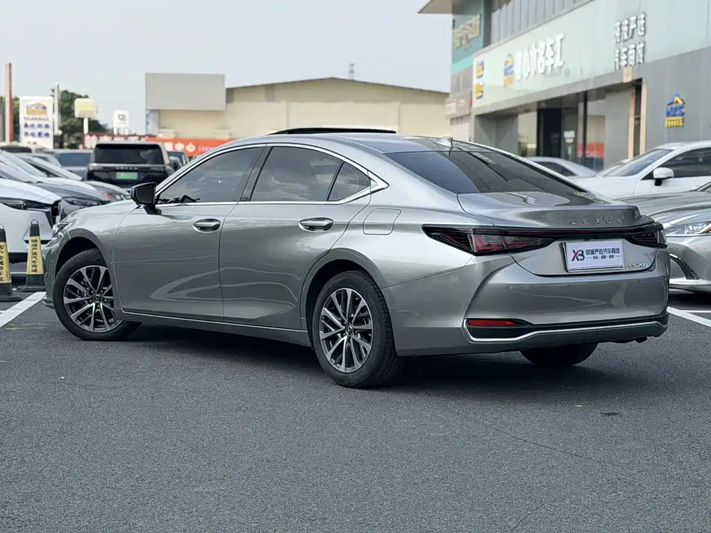 Lexus ES — миниатюра 7