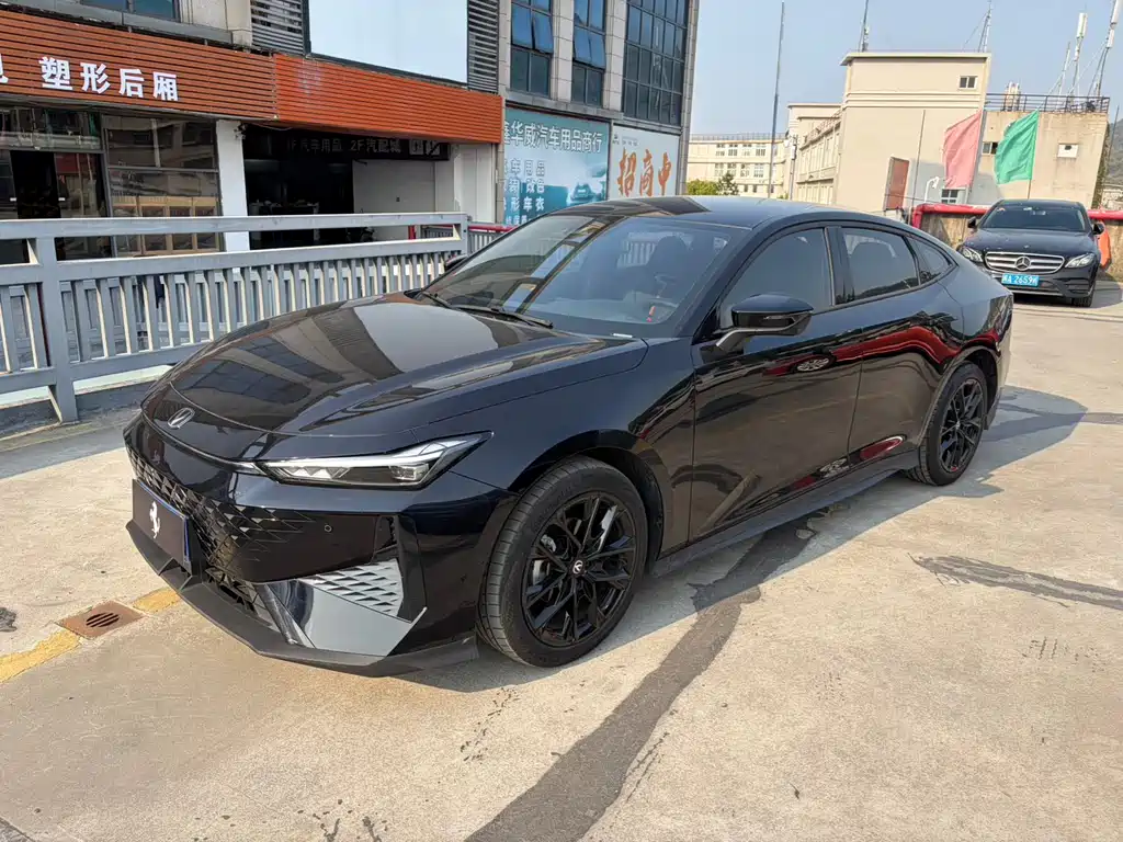Changan UNI-V 2025