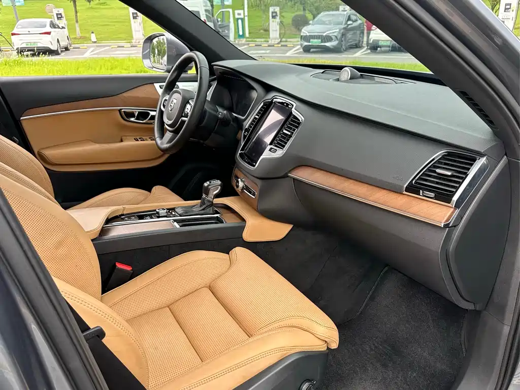 Volvo XC90 — миниатюра 36