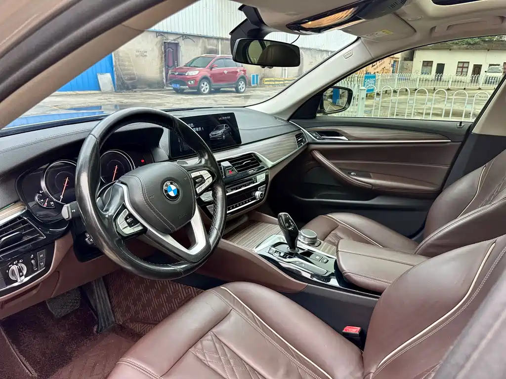 BMW 5 Series — миниатюра 9