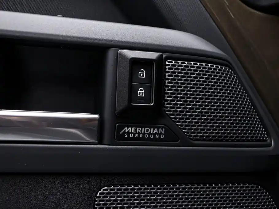 Land Rover Defender — миниатюра 13