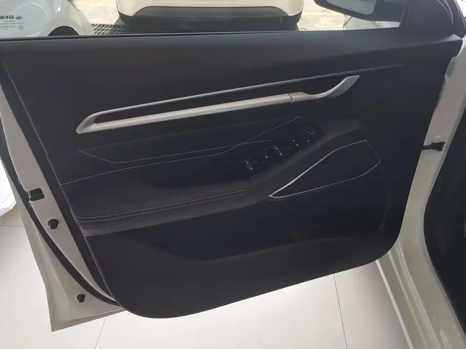 Geely Emgrand — миниатюра 7