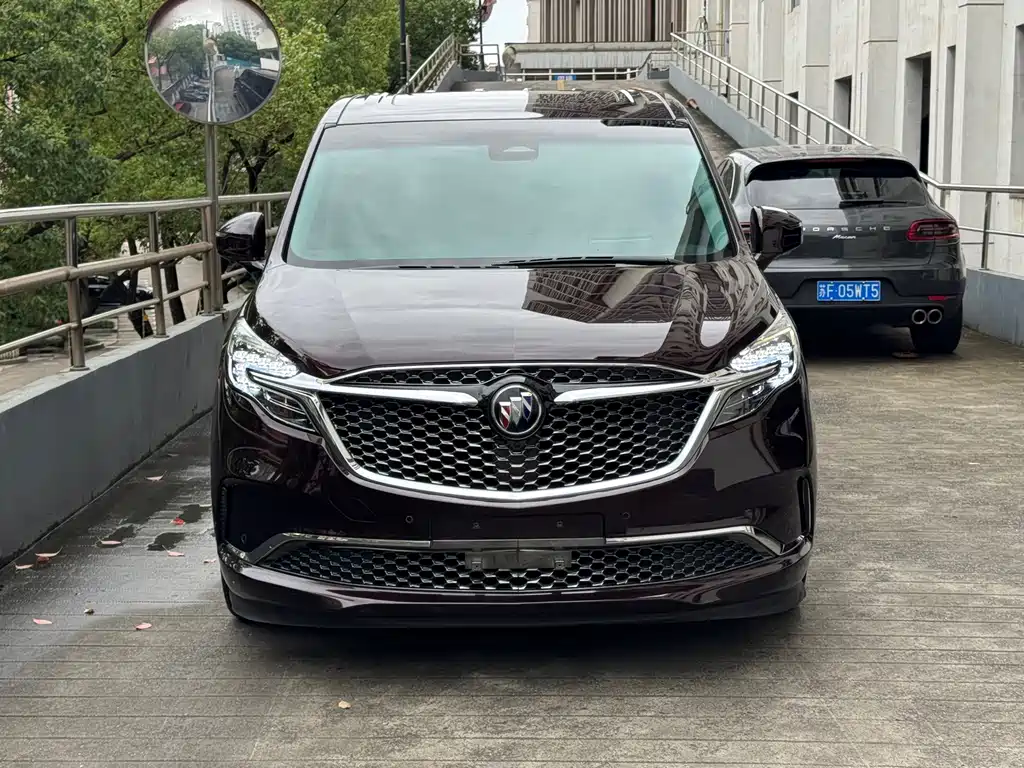 Buick GL8 — миниатюра 2