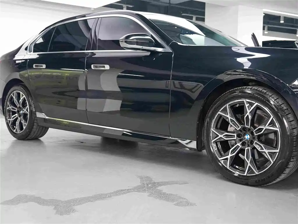 BMW 7 Series — миниатюра 14
