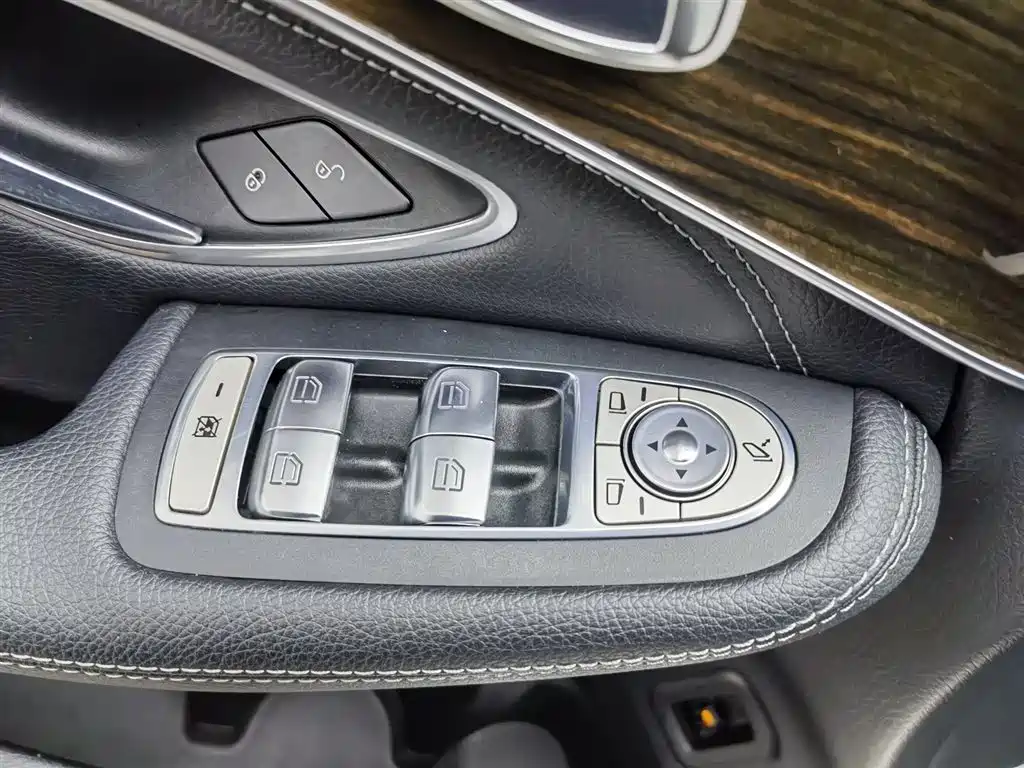 Mercedes-Benz GLC 2019 GLC 260 4MATIC Luxury
