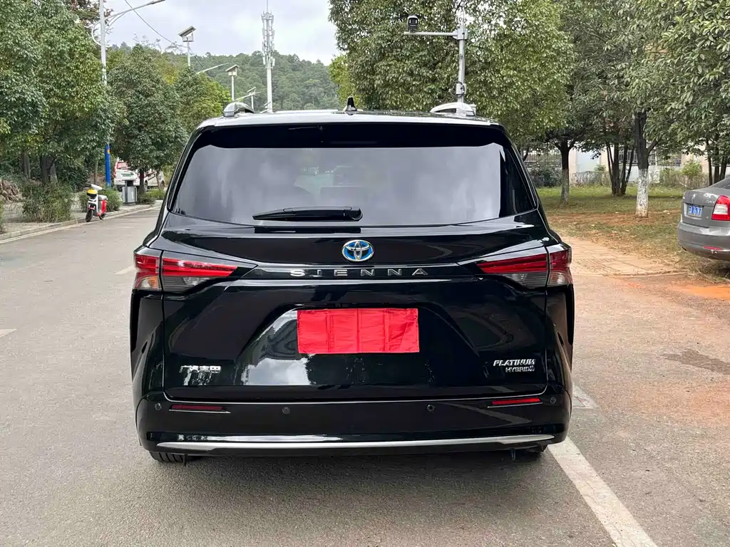 Toyota Sienna — миниатюра 6