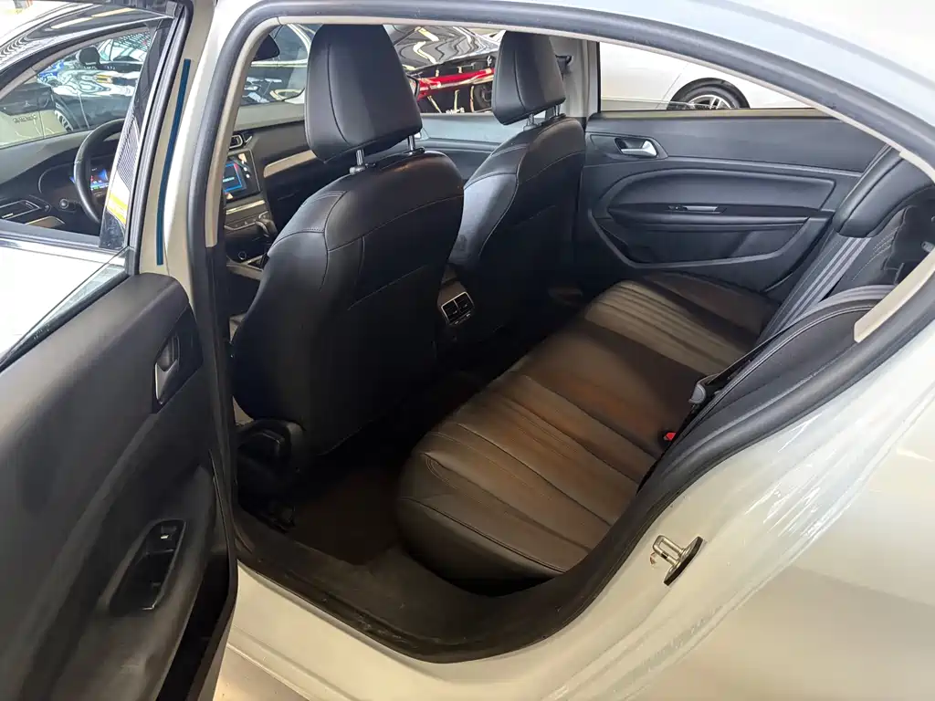 Peugeot 408 — миниатюра 6