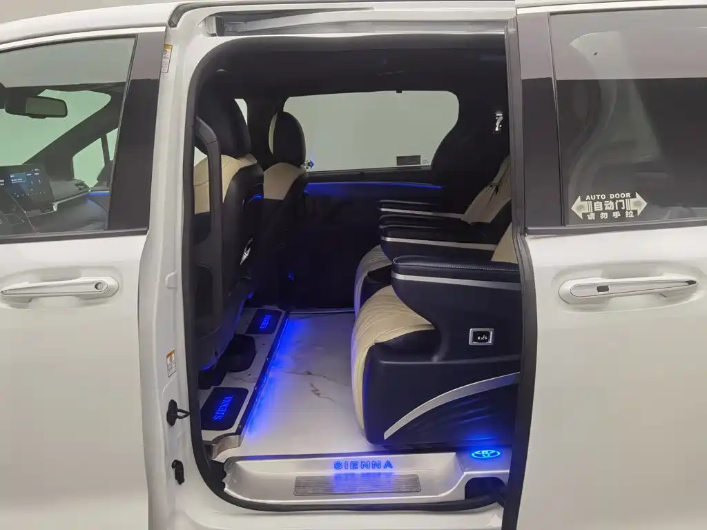Toyota Sienna — миниатюра 15